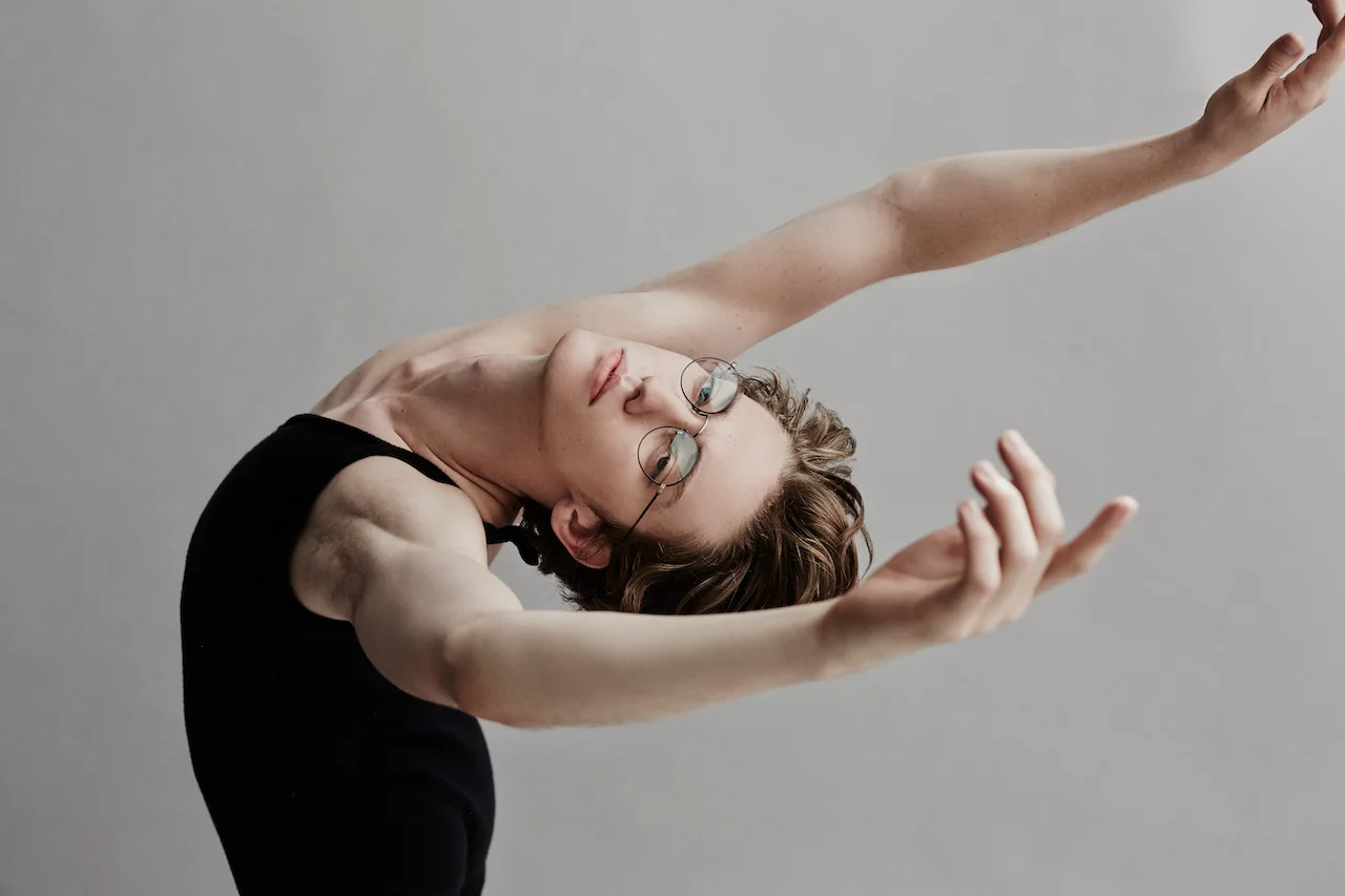 Oliver Peoples Stories – Julian Mackay - To The Moon Studio - Production and Casting Company